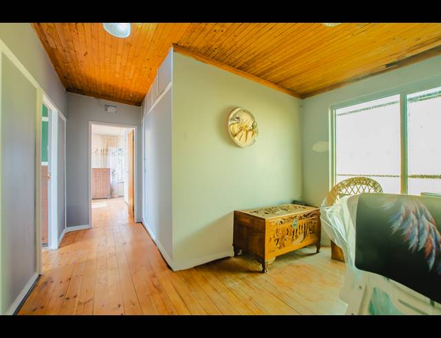 6 BEDROOM FREEHOLD FOR SALE IN SUNNYRIDGE